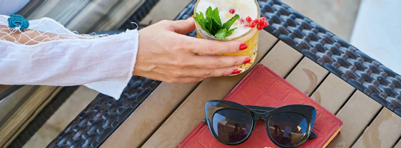Luxusurlaub in den Emiraten: 1 Woche im 5*Hilton Hotel inkl. Frühstück, Transfer, Zug und Flüg ab 561€