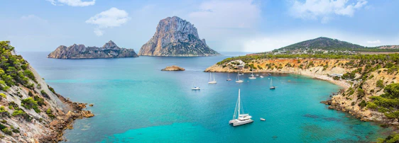 Ibiza Urlaub im Frühsommer: 5 Tage im 3*Hotel auf Ibiza inkl. Halbpension, Transfer + Flüge ab 294€/Person