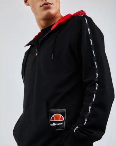 Ellesse Trebia für 30€ - schwarzer Hoodie mit roter Kapuze